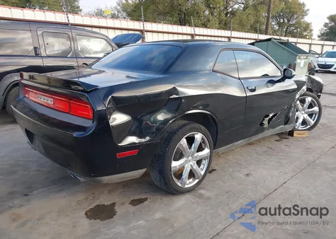 2013 Dodge Challenger Sxt z USA, uszkodzony, nr VIN 2C3CDYAG3DH692448